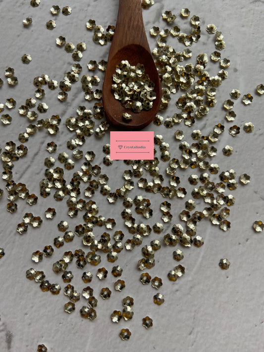 Micro Cosmos Flower Sequins - Gold Shiny